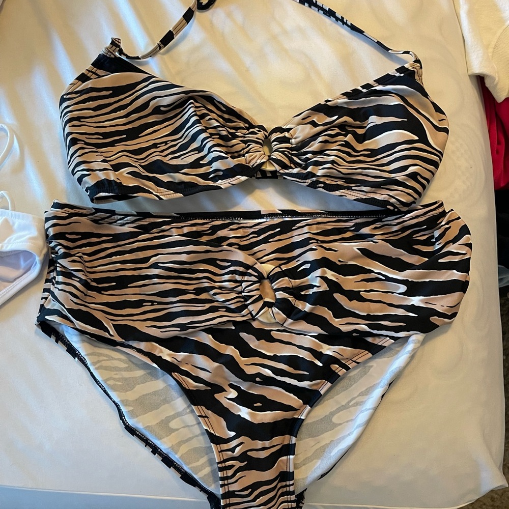 NEW Never worn - Animal print bikini